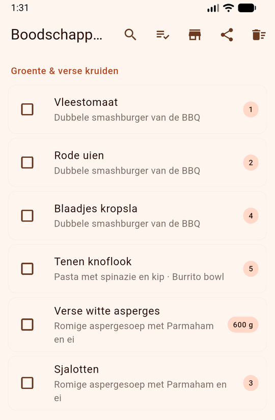 Boodschappenlijst in DinnerFlow, gesorteerd per gangpad, met onder elk item het recept waar het vandaan komt